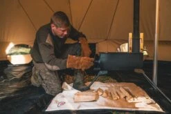 Outwell Robens Klondike Twin Tipi Tent (2023) 16 Outwell Robens Klondike Twin Tipi Tent (2023) -Banana Tent 130359 klondike twin feature photo8